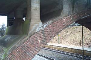 Sch&auml;den an der Br&uuml;cke