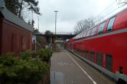 Die alte Br&uuml;cke mit Regionalbahn