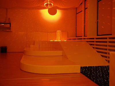 Podest mit verschiedensten Sitz- und Liegem�glichkeiten